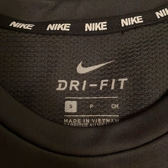 Nike Dri Fit Short sleeve shirt - Picture 2 of 4